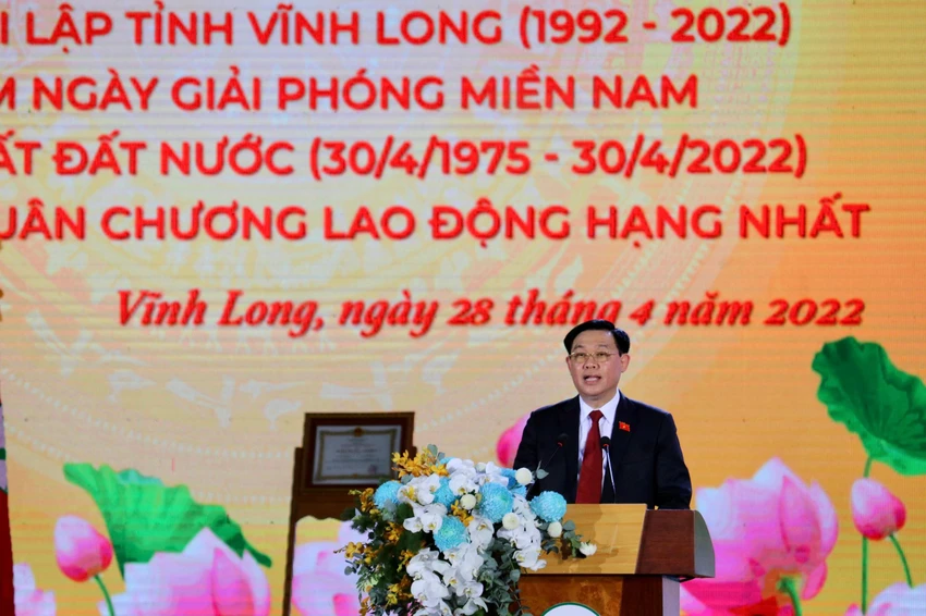 Chủ tịch Quốc hội Vương Đình Huệ tại Lễ kỷ niệm 30 năm tái lập tỉnh Vĩnh Long. Ảnh: HD Chủ tịch Quốc hội Vương Đình Huệ tại Lễ kỷ niệm 30 năm tái lập tỉnh Vĩnh Long. Ảnh: HD