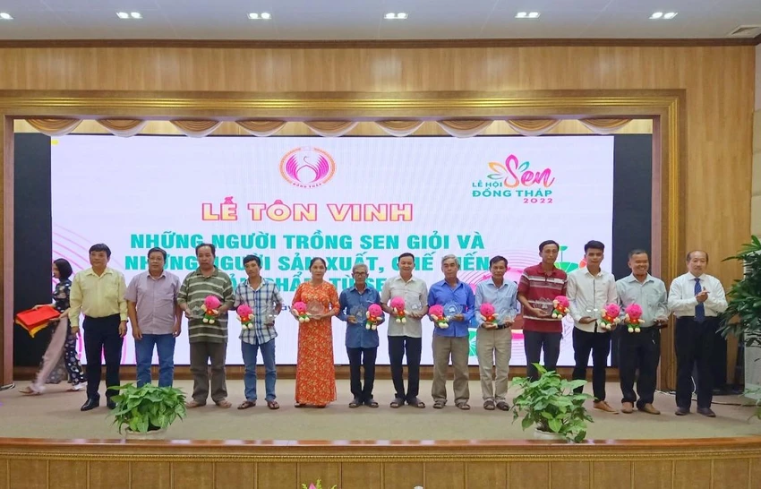 Tại hội thảo Đồng Tháp cũng đã ra mắt Hội ngành hàng Sen Đồng Tháp và tôn vinh những người trồng Sen giỏi và những người sản xuất, chế biến sản phẩm từ Sen trên địa bàn tỉnh Đồng Tháp. Tại hội thảo Đồng Tháp cũng đã ra mắt Hội ngành hàng Sen Đồng Tháp và tôn vinh những người trồng Sen giỏi và những người sản xuất, chế biến sản phẩm từ Sen trên địa bàn tỉnh Đồng Tháp.