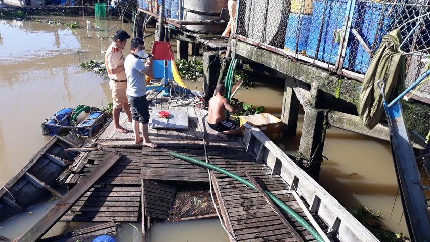 Lực lương chức năng khám nghiệm hiện trường điều tra nguyên nhân vụ tai nạn. Ảnh: CACC Lực lương chức năng khám nghiệm hiện trường điều tra nguyên nhân vụ tai nạn. Ảnh: CACC