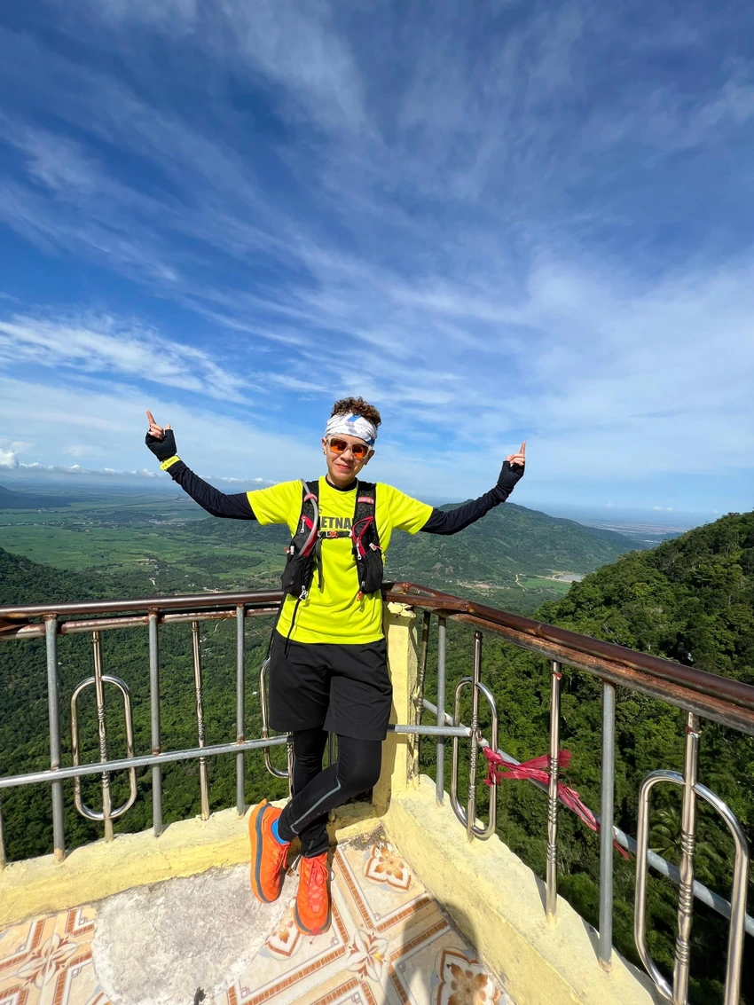 Vận động viên thích thú khi trekking chinh phục nóc nhà miền Tây. Vận động viên thích thú khi trekking chinh phục nóc nhà miền Tây.
