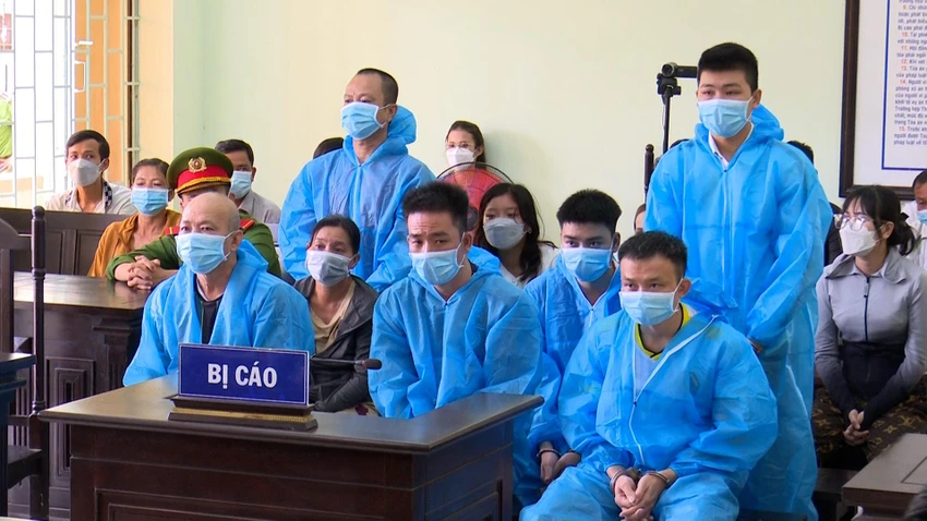 Các bị cáo tại tòa. Ảnh: QM Các bị cáo tại tòa. Ảnh: QM