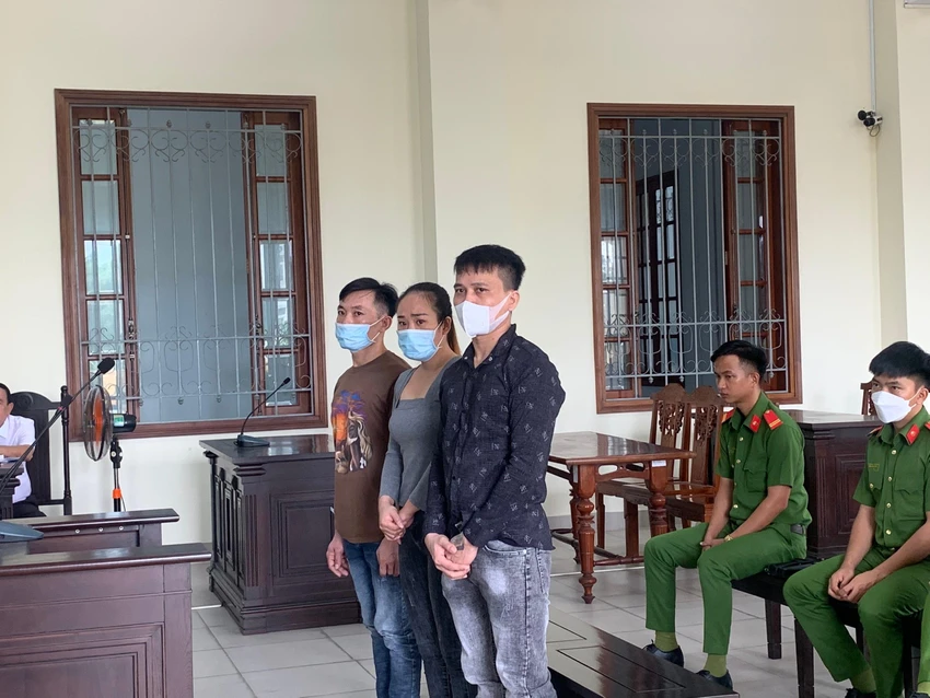 Ba bị cáo tại tòa. Ảnh: HD Ba bị cáo tại tòa. Ảnh: HD