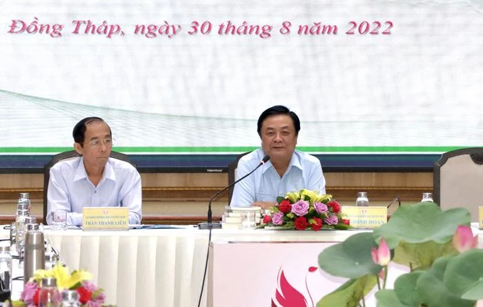 Bộ trưởng Bộ NN&PTNT Lê Minh Hoan tại hội thảo Chế biến sâu – Giải pháp phát triển giá trị sản phẩm sen tỉnh Đồng Tháp. Ảnh: NGUYỆT ÁNH Bộ trưởng Bộ NN&PTNT Lê Minh Hoan tại hội thảo Chế biến sâu – Giải pháp phát triển giá trị sản phẩm sen tỉnh Đồng Tháp. Ảnh: NGUYỆT ÁNH