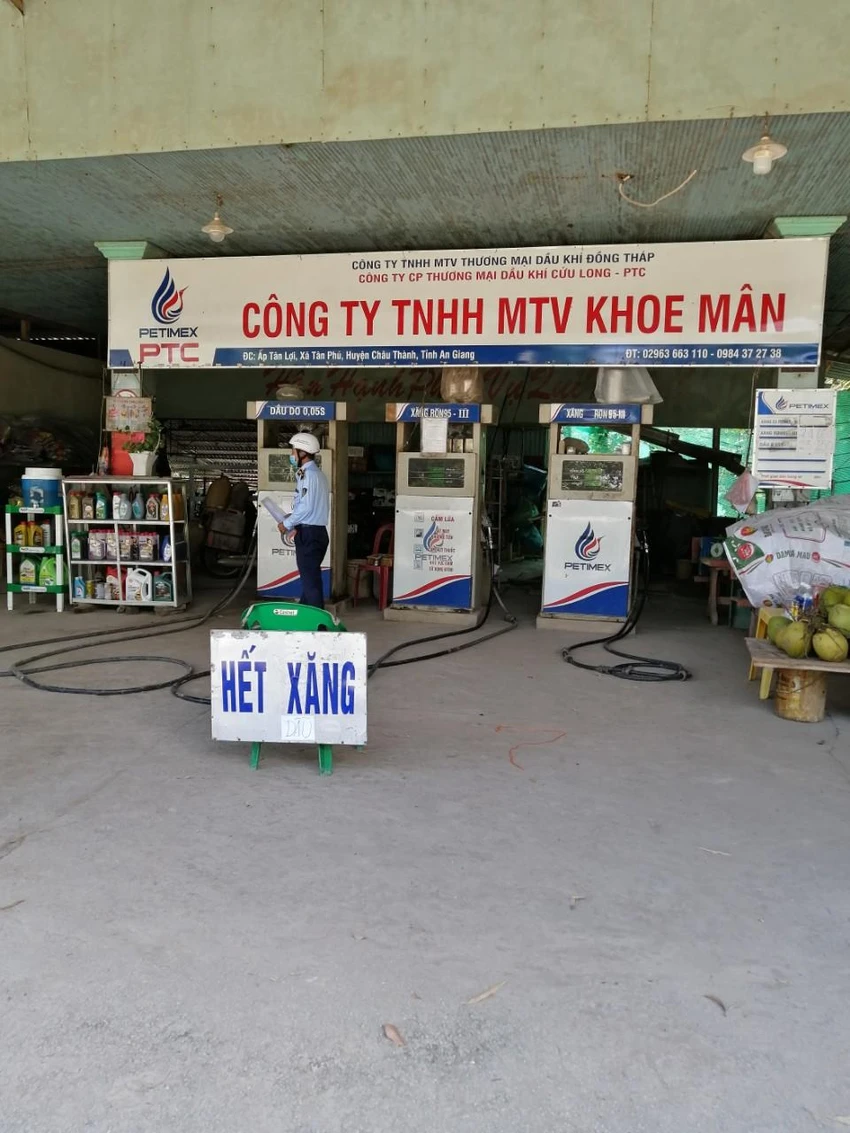 Tính đến 30-8 đã có đến 40 cơ sở xăng dầu trên địa bàn tỉnh An Giang thông báo là hết xăng. Tính đến 30-8 đã có đến 40 cơ sở xăng dầu trên địa bàn tỉnh An Giang thông báo là hết xăng.