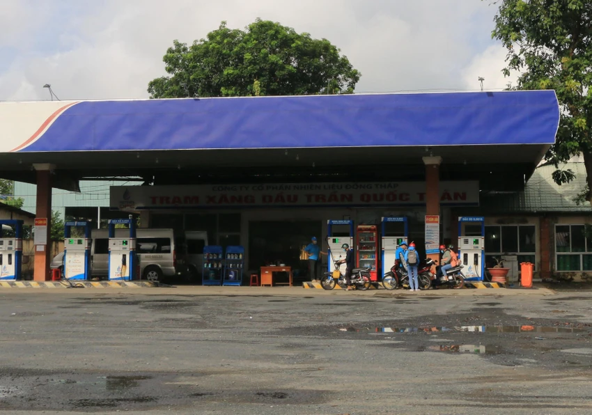 UBND tỉnh Đồng Tháp yêu cầu Công ty Cổ phần Thương mại Dầu khí Đồng Tháp có kế hoạch duy trì đảm bảo nguồn dự trữ và cung ứng hàng hóa phục vụ nhu cầu sản xuất, kinh doanh và sinh hoạt của người dân, doanh nghiệp trên địa bàn tỉnh trong mọi tình huống UBND tỉnh Đồng Tháp yêu cầu Công ty Cổ phần Thương mại Dầu khí Đồng Tháp có kế hoạch duy trì đảm bảo nguồn dự trữ và cung ứng hàng hóa phục vụ nhu cầu sản xuất, kinh doanh và sinh hoạt của người dân, doanh nghiệp trên địa bàn tỉnh trong mọi tình huống