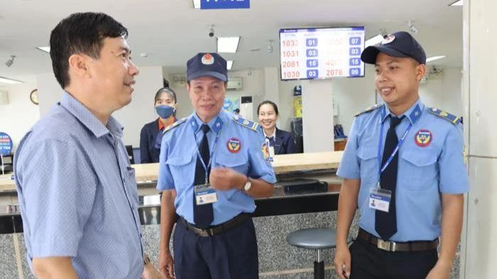 thưởng nóng bắt cướp ngân hàng Chủ tịch Đồng Tháp thưởng nóng bắt cướp ngân hàng