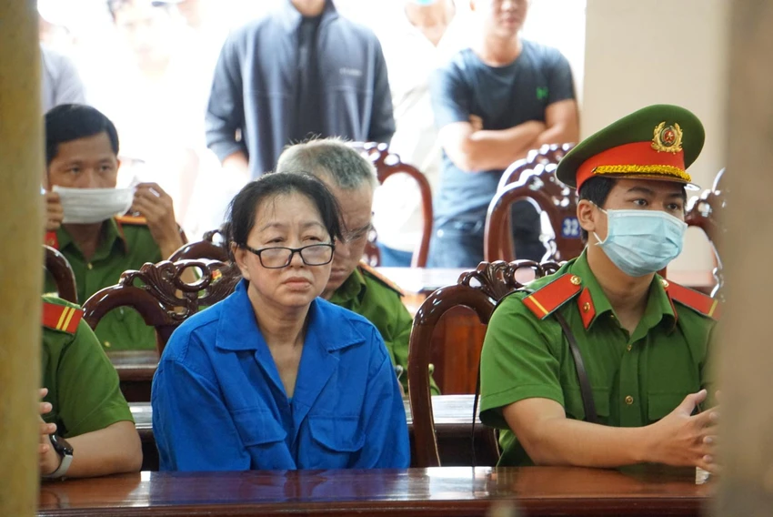 trùm buôn lậu mười tường