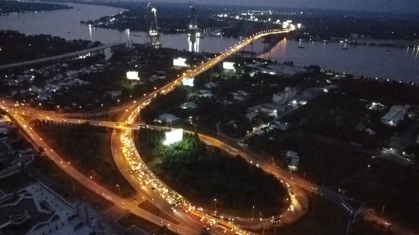 Đến 20 giờ tối nay khu vực dẫn lên cầu Mỹ Thuận vẫn bị ùn tắc kéo dài hàng km. Đến 20 giờ tối nay khu vực dẫn lên cầu Mỹ Thuận vẫn bị ùn tắc kéo dài hàng km.
