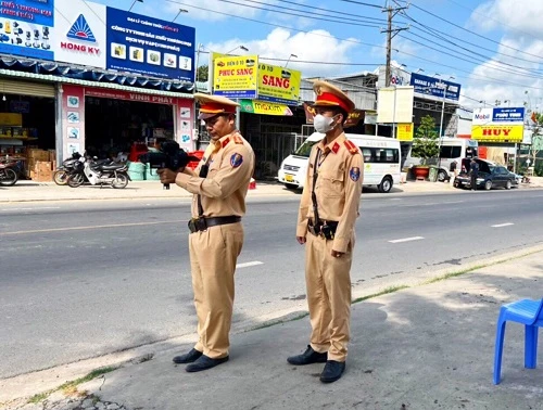 Lực lượng cảnh sát giao thông Công an Cần Thơ tăng cường kiểm tra, xử lý vi phạm an toàn giao thông