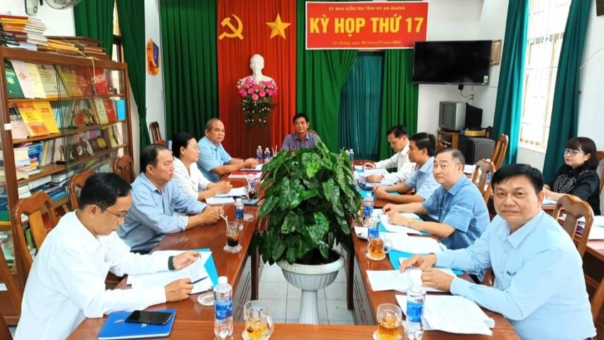 kỷ luật thi hành án an giang