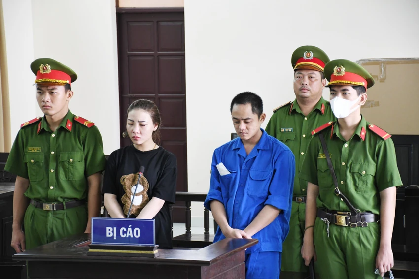 đập phá xe cấp cứu đập phá xe cấp cứu