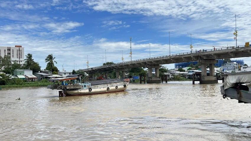 Khu vực bé trai bị rơi xuống sông