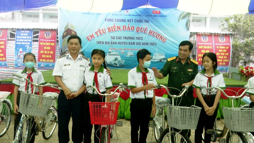 canh-sat-bien-1-6168-8795.jpg