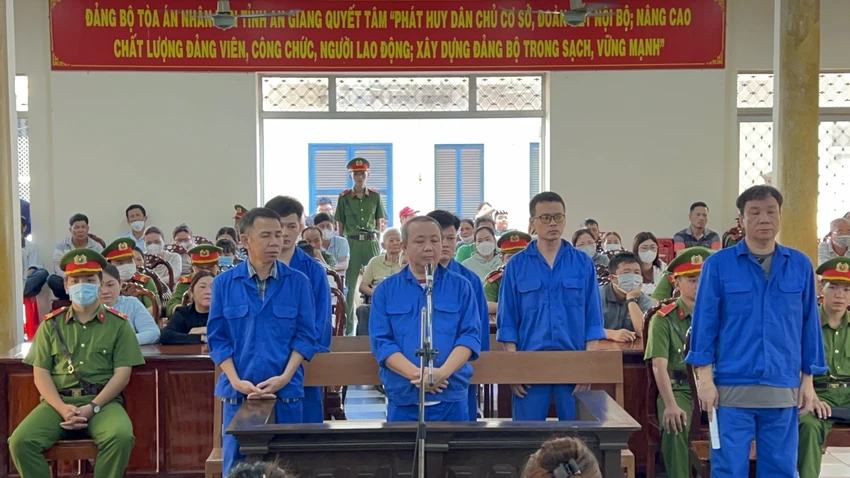 buon-lau-vang-1.jpg