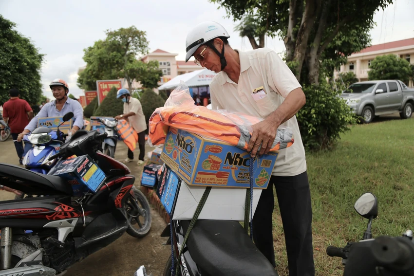 trao-qua-ben-tre-19.jpg