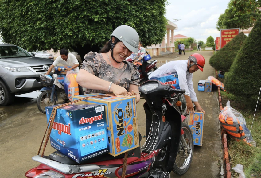 trao-qua-ben-tre-21.jpg