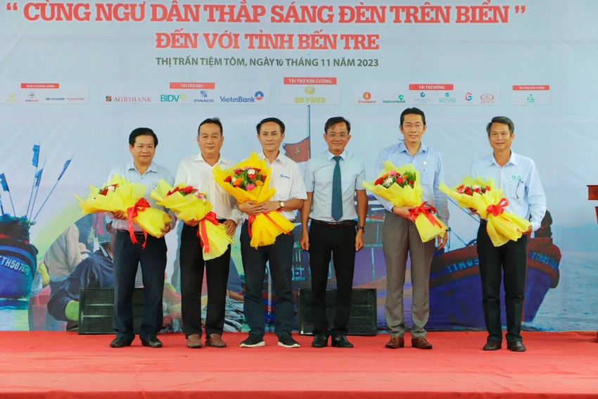 trao-qua-ben-tre-23.jpg