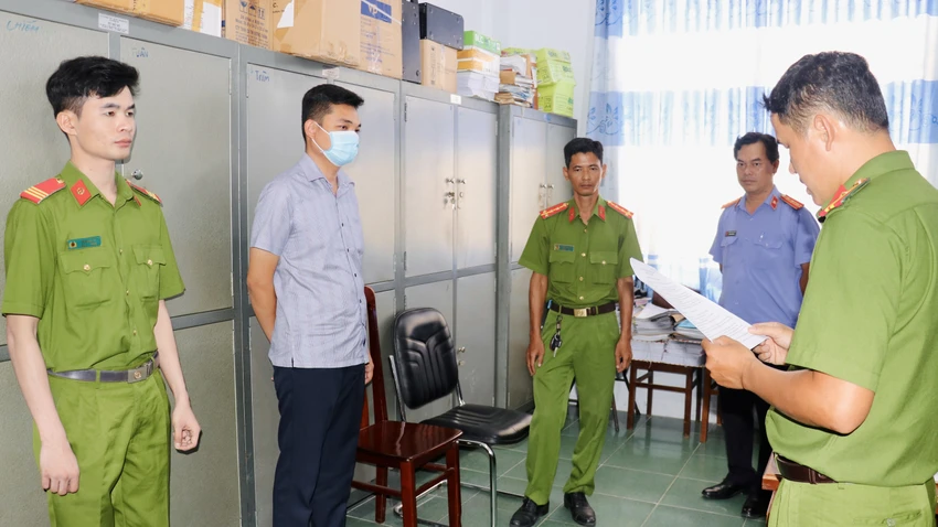 Giám đốc công ty vàng ở Vĩnh Long bị bắt vì lừa đảo