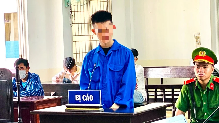 Thiếu niên mang tội giết người vì nghĩ bị nhìn đểu