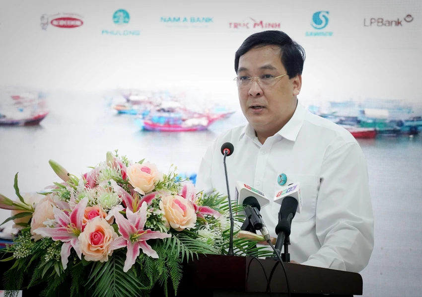 den-tren-bien-tien-giang-16.jpg
