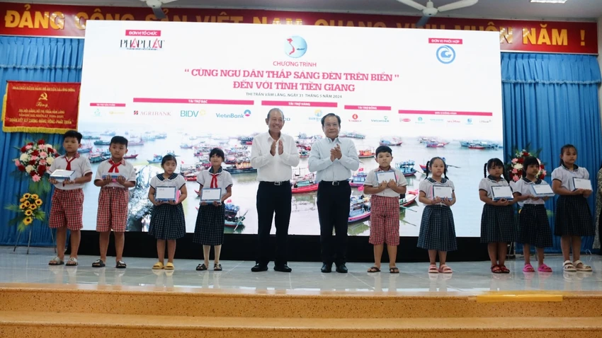 trao-qua-tien-giang-19.jpg