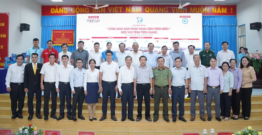 trao-qua-tien-giang-2.jpg