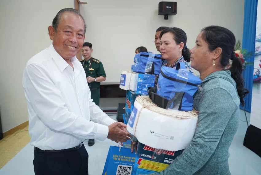 trao-qua-tien-giang-5.jpg
