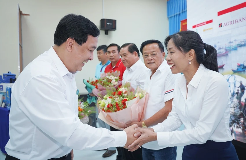 trao-qua-tien-giang-7.jpg