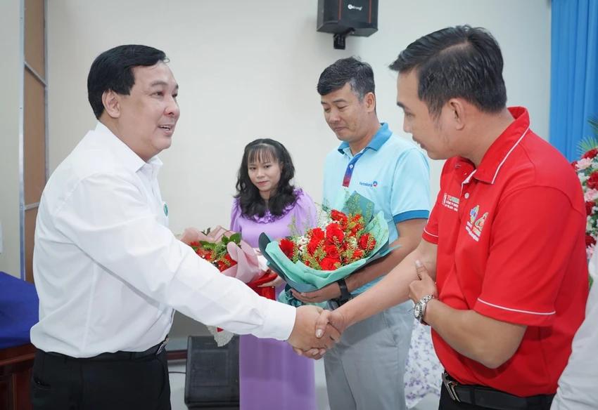 trao-qua-tien-giang-8.jpg