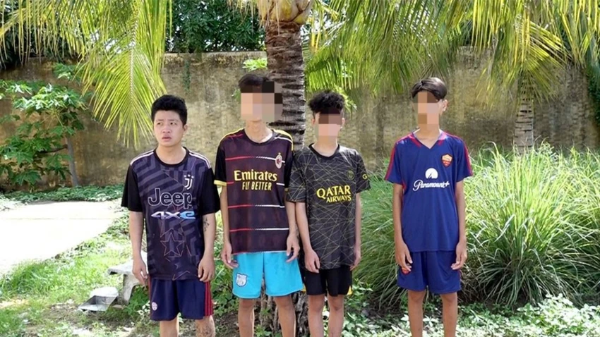 Nhóm cướp nhí ở An Giang cướp điện thoại của bé trai 10 tuổi