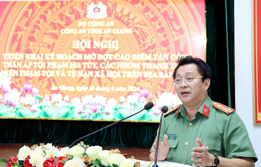 cong-an-tinh-an-giang-giam-doc.jpg