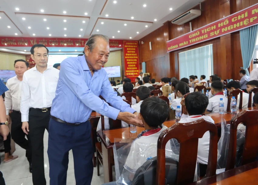 trao-qua-kien-giang-10.jpg