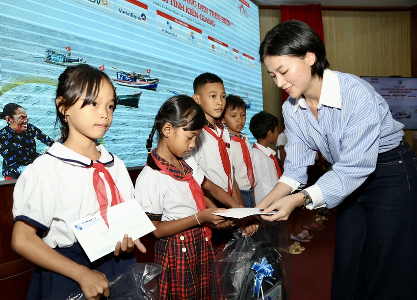 trao-qua-kien-giang-15.jpg