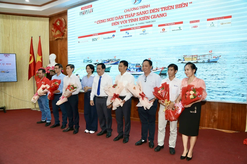 trao-qua-kien-giang-18.jpg