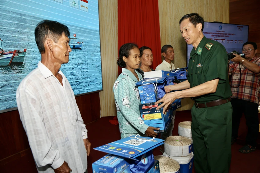 trao-qua-kien-giang-29.jpg
