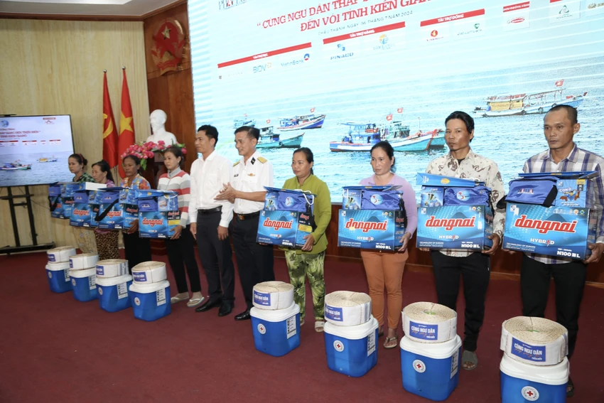 trao-qua-kien-giang-30.jpg