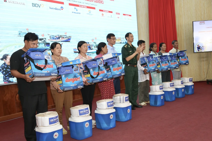 trao-qua-kien-giang-34.jpg
