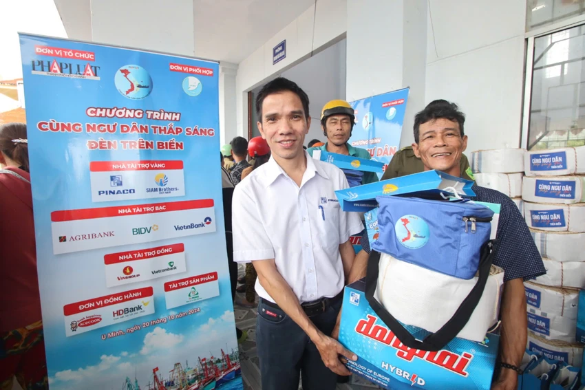 den-tren-bien-tinh-ca-mau-19.jpg