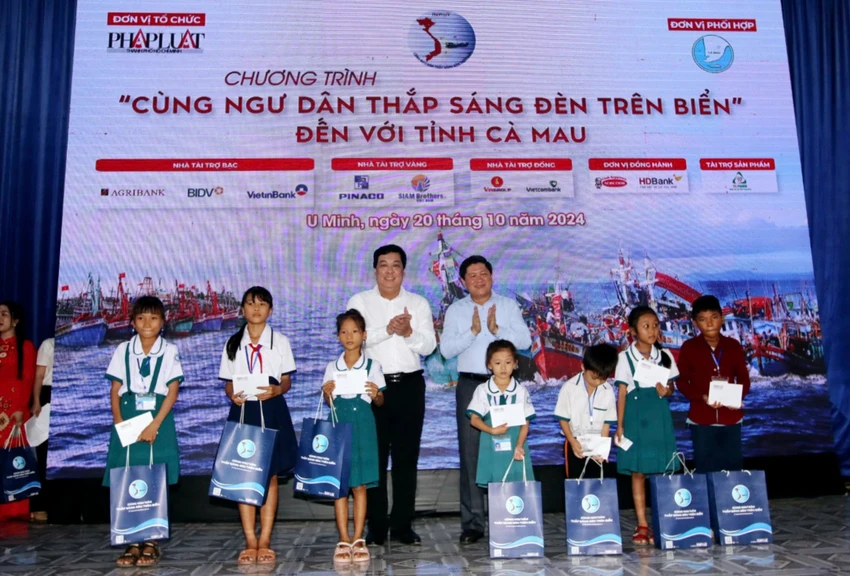 den-tren-bien-tinh-ca-mau-3.jpg