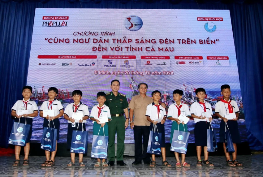 den-tren-bien-tinh-ca-mau-4.jpg