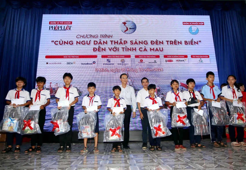 den-tren-bien-tinh-ca-mau-5.jpg