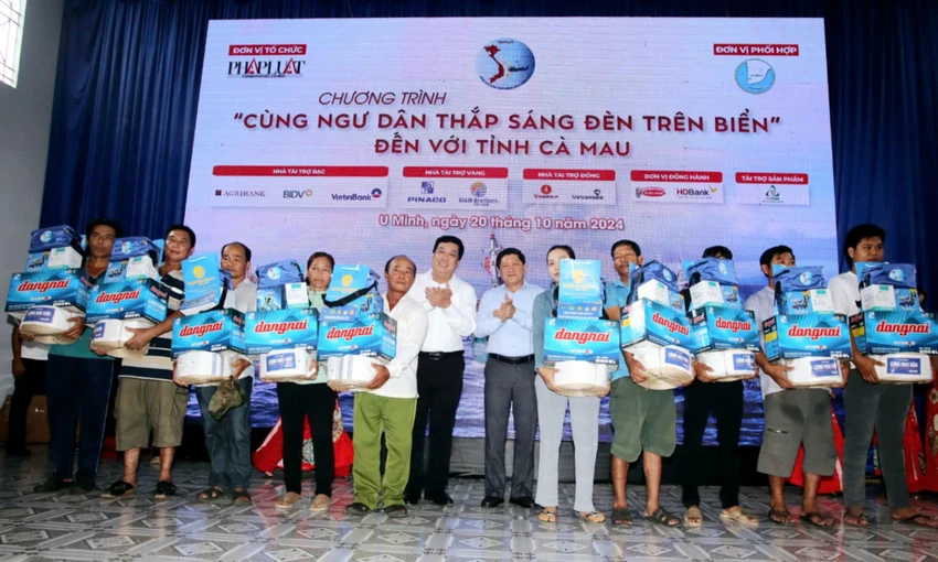den-tren-bien-tinh-ca-mau-thumb1.jpg
