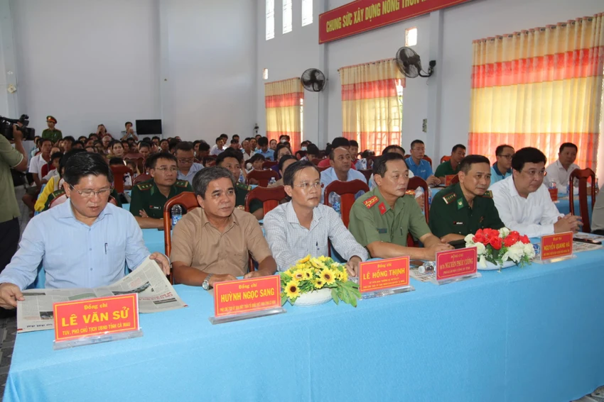 trao-qua-ngu-dan-dai-bieu-2.jpg
