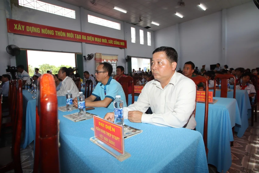 trao-qua-ngu-dan-su-doanh-nghiep.jpg