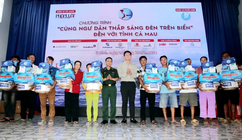 toan-canh-trao-qua-siam.jpg
