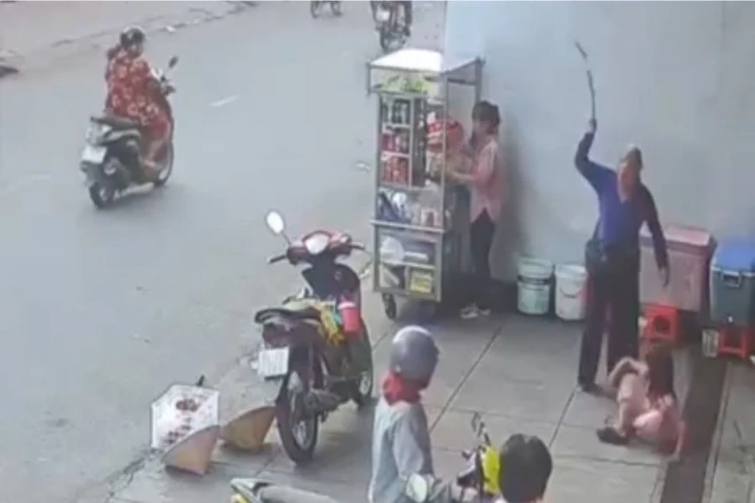 đánh con gái dã man ở chợ Vĩnh Long