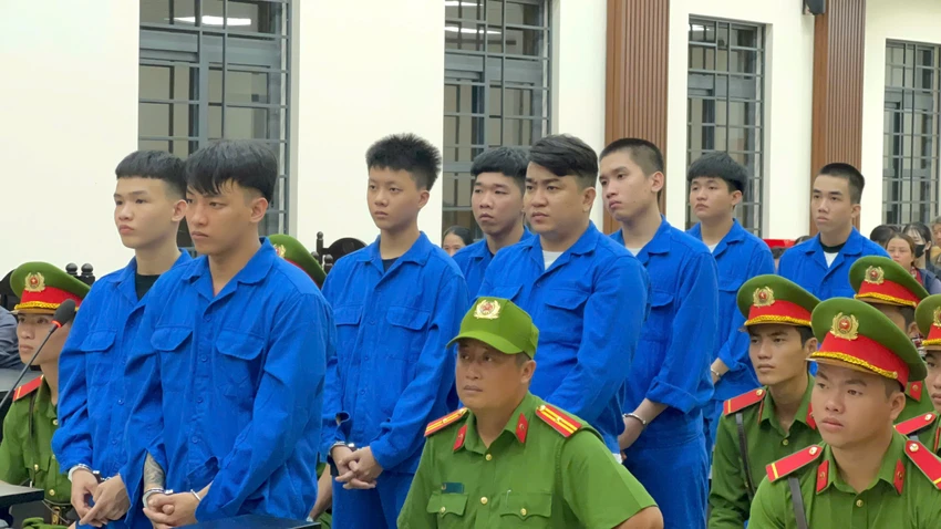 vô cớ chém người