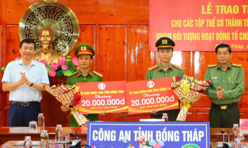 xa-hoi-den-dong-thap-khen-thuong.jpeg