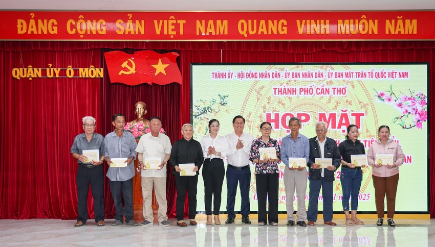 trao quà tết tp cần thơ