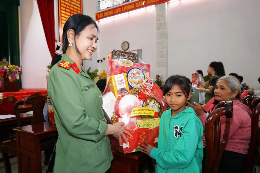 xuân chiến sĩ công an tp cần thơ